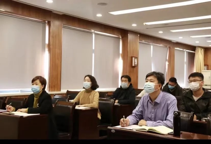 williamhill威廉希尔师生认真学习党的十九届六中全会精神.webp.jpg